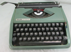 MÁQUINA DE ESCREVER OLIVETTI LETTERA 82