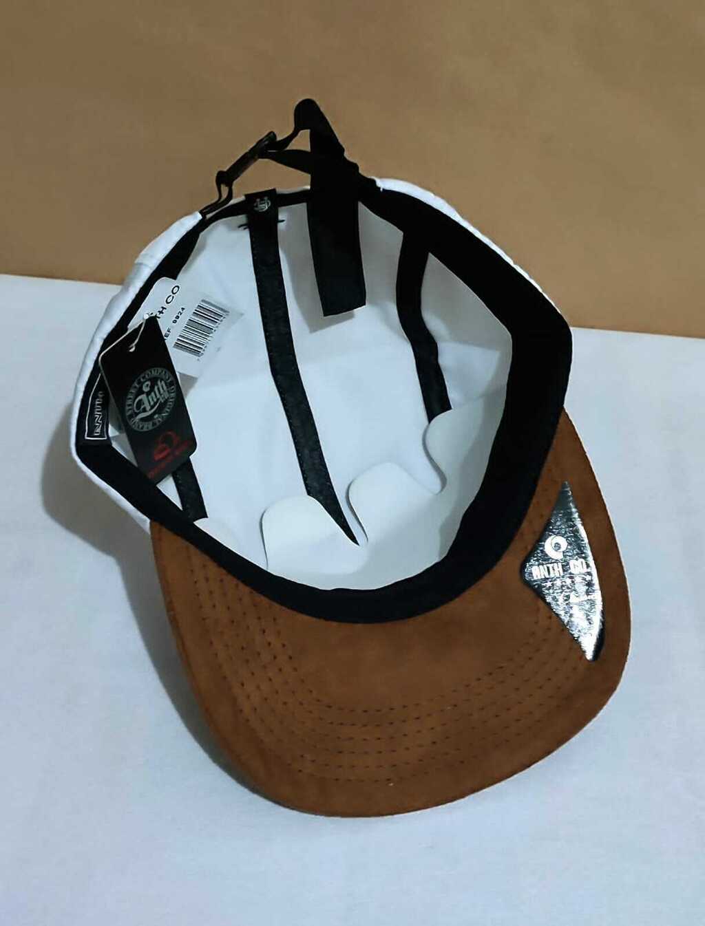 BONÉ FIVE PANEL CAM BRANCO/CARAMELO - DEBY MAIS BONÈS