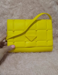 Imagem do Bolsa Transversal Feminina Em Silicone Regulável Com Spikes