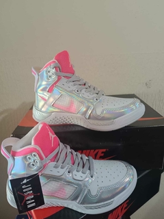 Nike Jordan Holographic Pink na internet