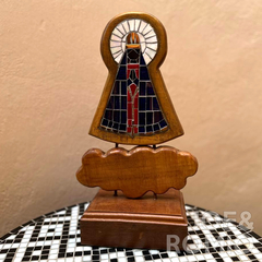 Nossa Senhora Aparecida em Mosaicos - Base/nuvem madeira