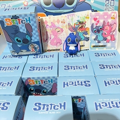 Cajita de Sorpresa de Stitch - Trae 3 Cartas y 1 Muñequito en internet