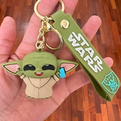 Llavero de Goma de Baby Yoda - Sonriente Manos Arriba