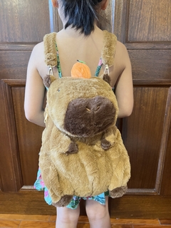 Mochila de Peluche - CAPIBARA -32cm- - Shop Limite Zero