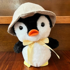 *Peluche de Pingüino - Moño Amarillo -23cm-