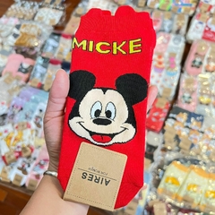 Medias Soquetes de Mickey Mouse - Rostro de Mickey Fondo Rojo