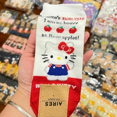 Medias Soquetes de Hello Kitty - Kitty y Manzanas