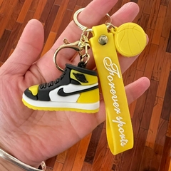 Llavero de Goma de Zapatilla Nike - Amarillo, Blanco y Negro