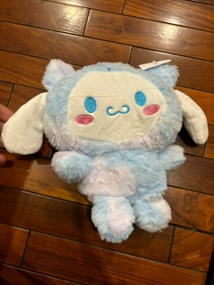 *Peluche de Cinnamoroll - Peluchito Arcoiris -20cm-