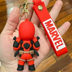 Llavero de Goma de Deadpool Negro - Manos Agarrando Espadas - comprar online