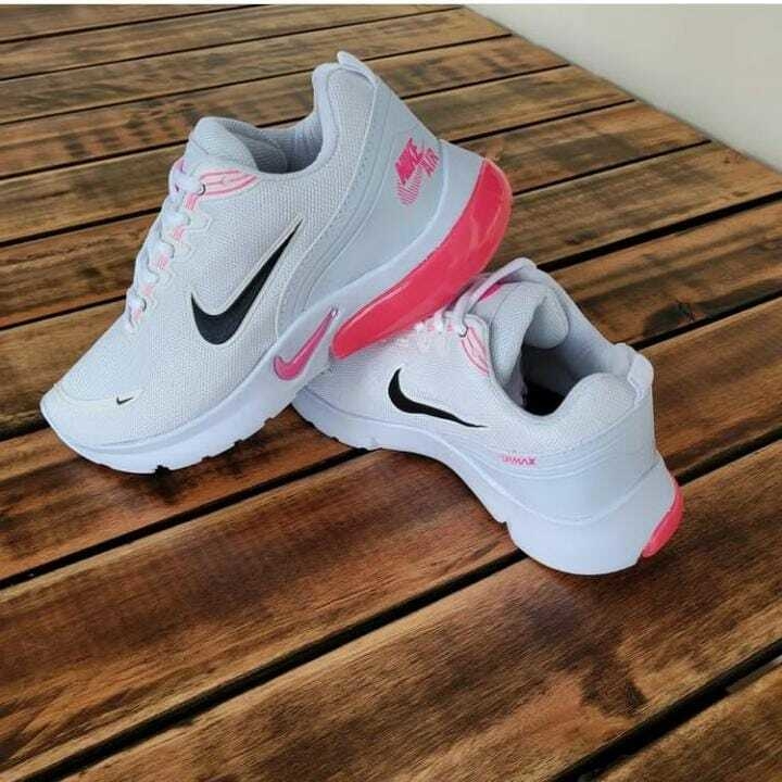 Vapormax orders branco e rosa