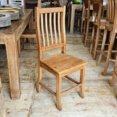 Cadeira com Encosto Ripado em Madeira Nobre - comprar online