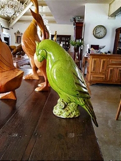 Escultura Cacatua em Cerâmica Verde na internet