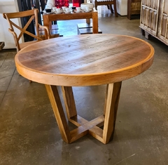 Mesa de jantar redonda em madeira de demolição, 1,10 diâmetro, design artesanal e acabamento de alto padrão da Marcenaria Tiradentes.