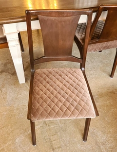 Cadeira em Madeira Nobre com Estofado de Veludo no Assento - Marcenaria Tiradentes - Móveis e Decoração Artesanais de alto padrão