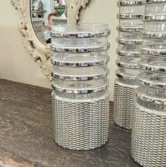 Vaso Decorativo de Vidro com Argolas Prateadas Pequeno na internet