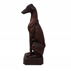 Escultura artesanal de Cachorro Whippet Galgo em Ferro Fundido para jardins, representando sofisticação e sustentabilidade da Marcenaria Tiradentes.