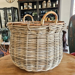 Cesto Artesanal em Rattan com Alça Trançado GG - Marcenaria Tiradentes - Móveis e Decoração Artesanais de alto padrão