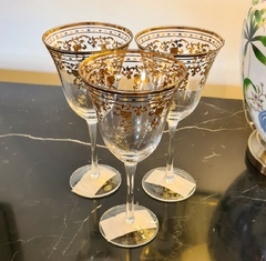 Taça Decorativa de Vidro para Vinho com Filigram Dourado - comprar online