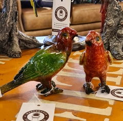 Pássaro Decorativo de Resina Verde, Amarelo e Vermelho - loja online
