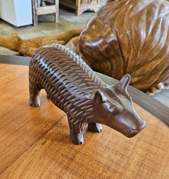 Escultura Porco Selvagem Esculpido em Madeira Cedro na internet
