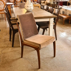 Cadeira em Madeira Nobre com Estofado no Assento e Encosto - comprar online