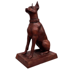 Escultura de Cachorro Doberman em ferro fundido da Marcenaria Tiradentes para jardim.