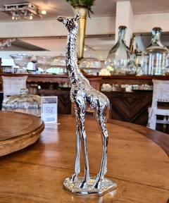 Escultura Girafa em Resina Cromada - comprar online