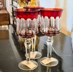 Taça Decorativa de Vidro Vermelha e Transp. para Vinho Grande - Marcenaria Tiradentes - Móveis e Decoração Artesanais de alto padrão