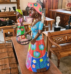 Escultura Boneca Artesanal em Madeira Pintada a Mão Grande - Marcenaria Tiradentes - Móveis e Decoração Artesanais de alto padrão