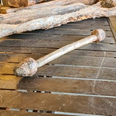 Socador de Pilão Antigo de Fazenda em Madeira Robusta - Peça de Decoração Artesanal da Marcenaria Tiradentes
