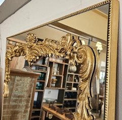 Espelho com Borda Dourada e Moldura Barroca Sobreposta - Marcenaria Tiradentes - Móveis e Decoração Artesanais de alto padrão