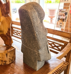 Imagem do Escultura Cabeça Moai Texturizada Arenite Cinza Grande