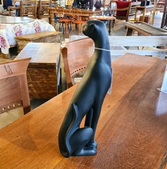 Imagem do Escultura Pantera Elegante Sentada em Resina Preta