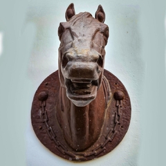 Escultura Cabeça de Cavalo Jockey Boca Aberta - Ferro Fundido - loja online