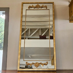 Espelho Grande com Moldura Sobreposta e Borda Dourada na internet