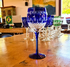 Taça Decorativa de Cristal Azul para Vinho - Marcenaria Tiradentes - Móveis e Decoração Artesanais de alto padrão