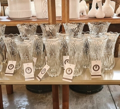 Vaso Decorativo Pequeno de Vidro Elegante com Relevos 19cm - comprar online