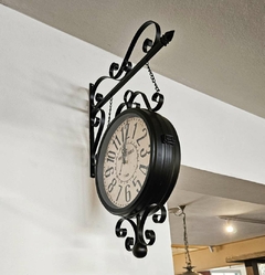 Relógio de Parede Preto Dupla Face Tipo Estação Hotel Paris 46cm - Marcenaria Tiradentes - Móveis e Decoração Artesanais de alto padrão