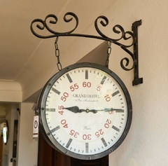 Relógio de Parede Dupla Face Envelhecido com Suporte - Marcenaria Tiradentes - Móveis e Decoração Artesanais de alto padrão
