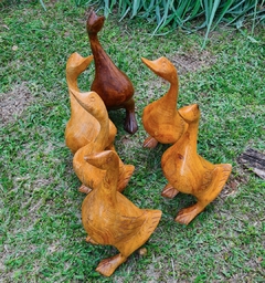 Escultura De Ganso Esculpido Em Peça Única De Madeira Tam. P - loja online