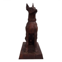 Escultura de Cachorro Doberman em ferro fundido da Marcenaria Tiradentes para jardim.