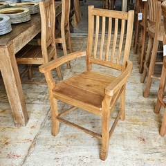 Cadeira com Encosto Ripado e Apoio de Braço em Demolição - comprar online