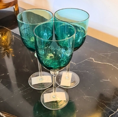 Taça Decorativa de Vidro Verde para Vinho com Pé Torneado - comprar online