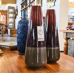 Vaso de Cerâmica Tricolor (marrom, roxo e cinza) da Marcenaria Tiradentes, perfeito para adicionar cor e exclusividade na decoração.