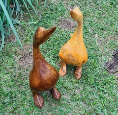 Escultura de Ganso Esculpido em Peça Única de Madeira TAM. M na internet