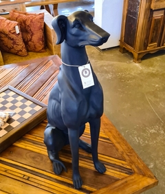 Escultura Cachorro Galgo Sentado em Resina Preta