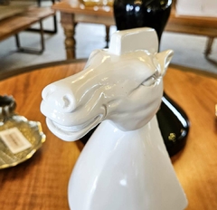 Peça de Xadrez Decorativa Cavalo Branco em Poliresina - loja online