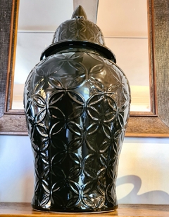 Potiche Decorativo Preto Gigante com Tampa Estilo Asiático - Marcenaria Tiradentes - Móveis e Decoração Artesanais de alto padrão