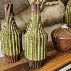 Vaso em Cerâmica Cacto Verde e Marrom Relevo Boca Fina - comprar online